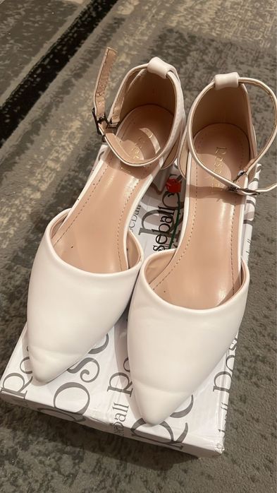 Туфли белые 36размер