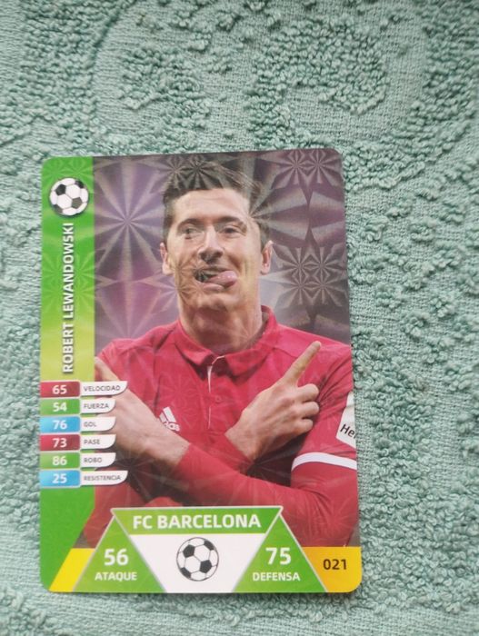 Подам карточки футбольные