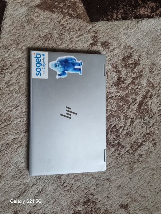 Vând laptop cu seria pe spate pentru cine e interesat este și digital