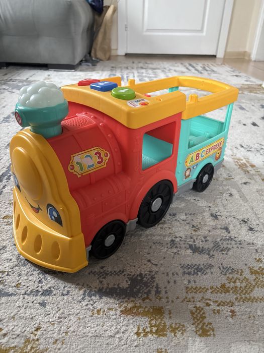 Fisher price музикално влакче с животни