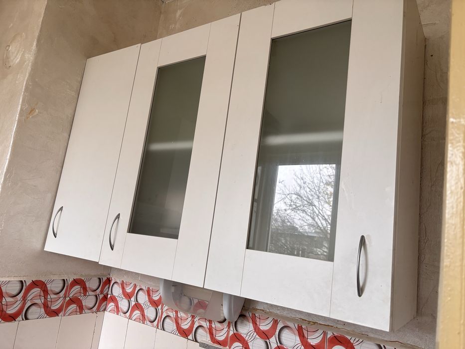 Кухненско обзавеждане / кухненски шкафове / печка и абсорбатор