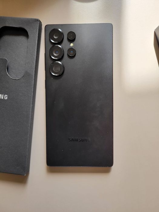 Vând telefon Samsung  S25 ultra