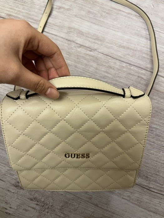Сумка от бренда Guess