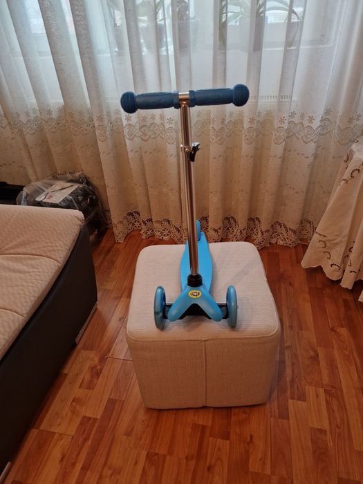 Trotinetă și măsuță cu scăunel copii