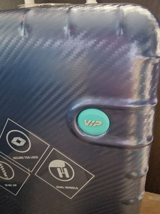 Новый чемодан размер S