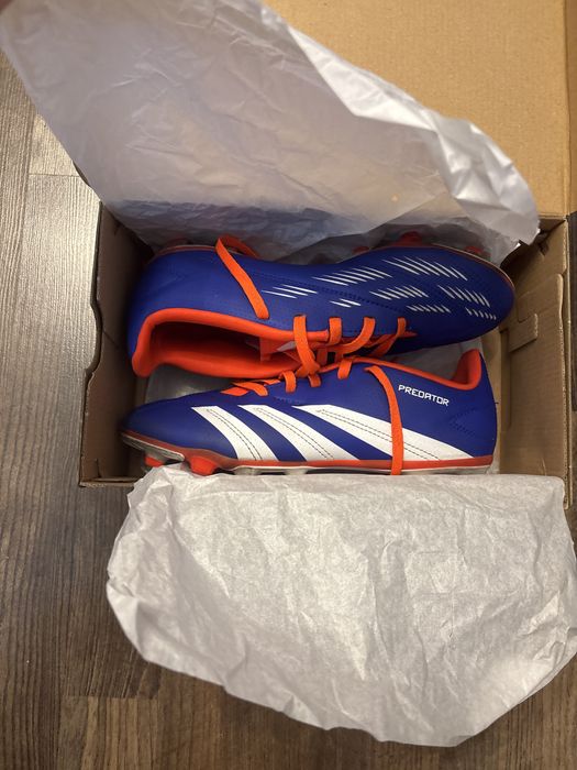 Ghete de fotbal predator