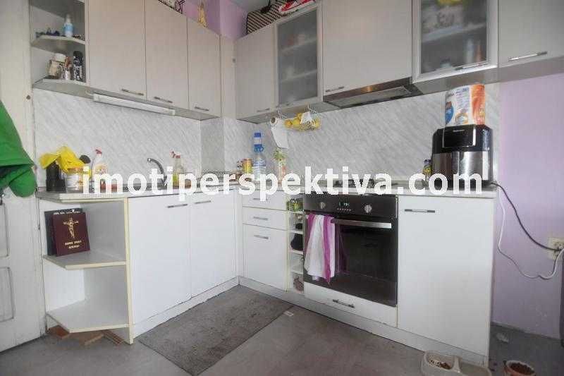 Продава се Тристаен апартамент в Пловдив, Кючук Париж - 70 кв.м за 1929 €/кв.м - Снимка #2