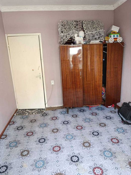 Дом продаётся (бывшие общежитие.)  2х комнатная 3-етаж