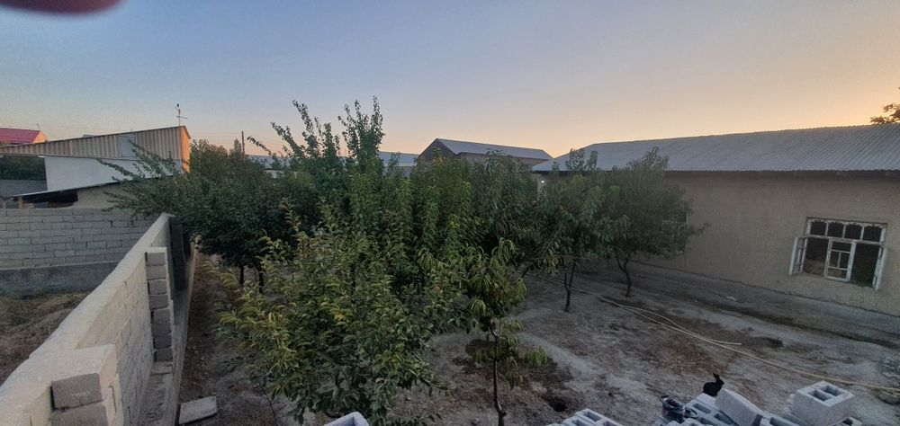 Hovli sotiladi 8 sotiq