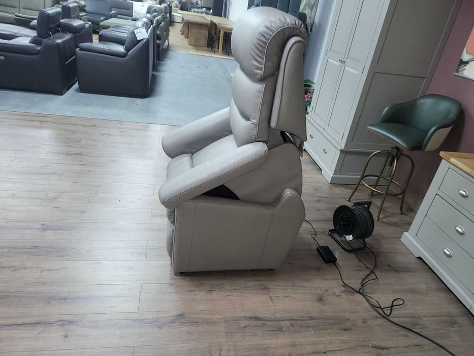 Сив кожен фотьойл за възрастни хора с ел. релакс механизъм La-z-boy