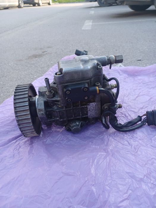 Гориво нагнетателна помпа  ( нафтова помпа)