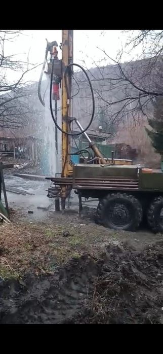 Бурение скважин.