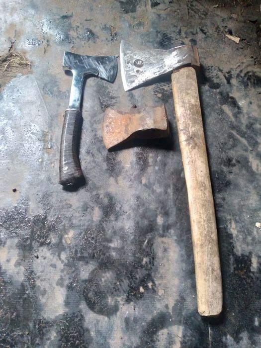 Продам   топоры.