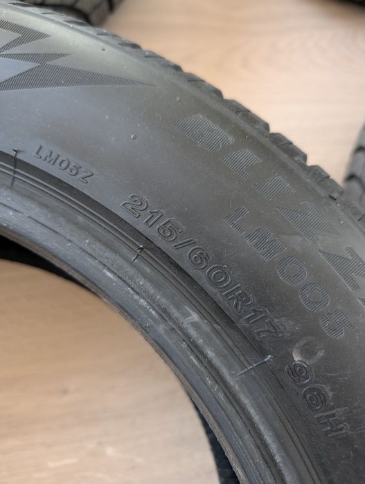 Bridgestone Blizzak LM005 215/60/17