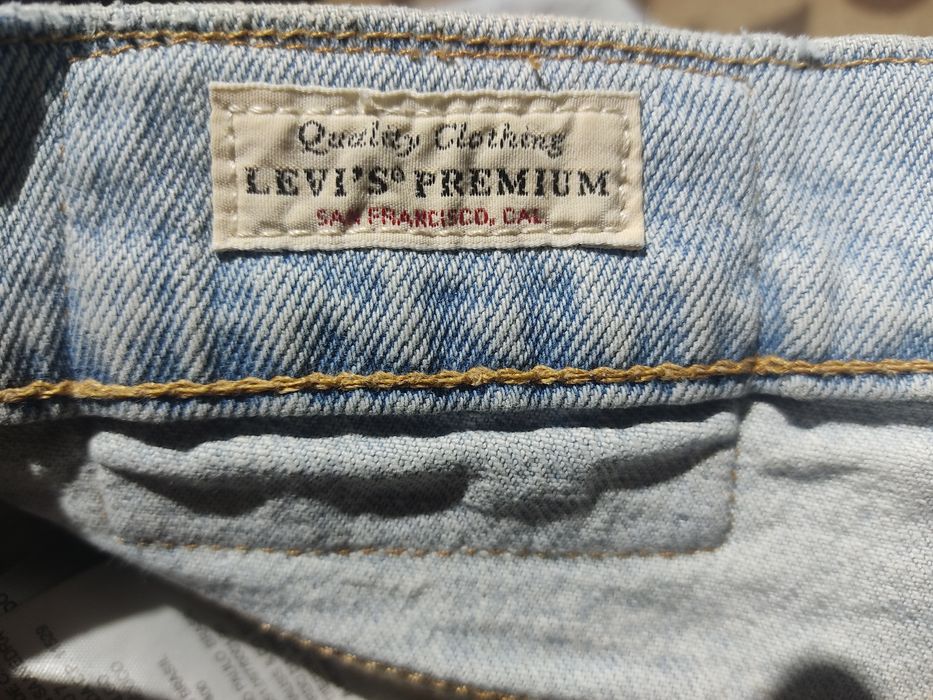 Продам 2 шорты мужские оригинал Levis и Pullbear