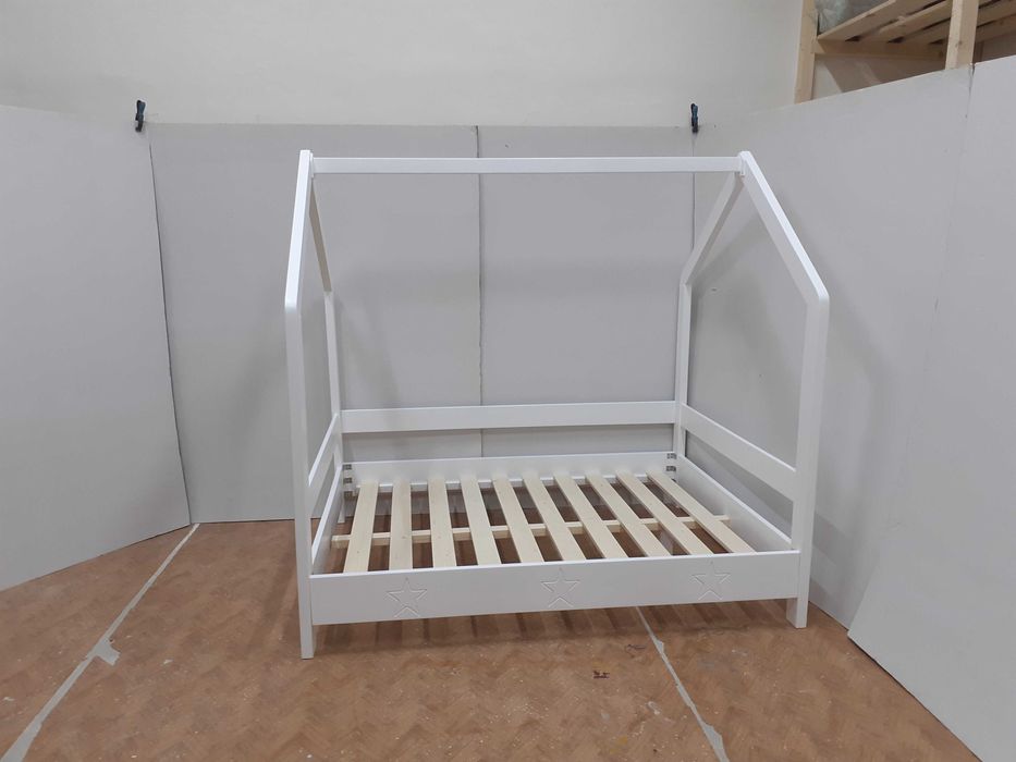 TRANSPORT GRATUIT.Pat tip casuta din lemn masiv.Cod 408