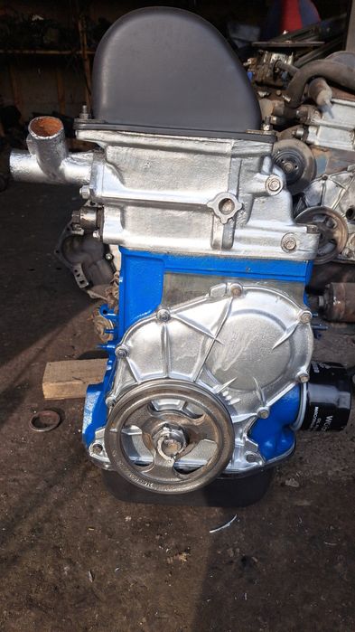 Двигител карбратор инжектор