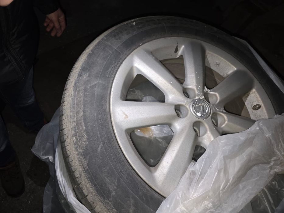 Продам диски с шинами летними