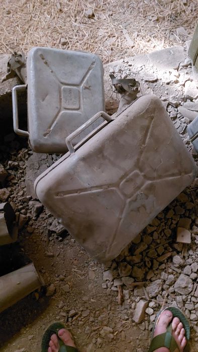 Канистры продаются