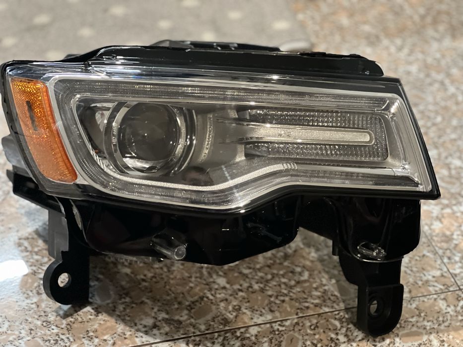 Десен фар Grand Cherokee wk2 2014-2021