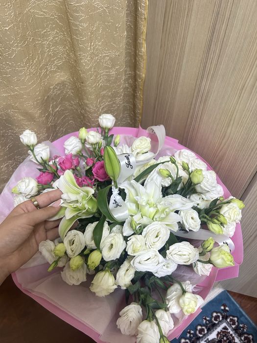 Цветы королевская лилия эустома спрей роза