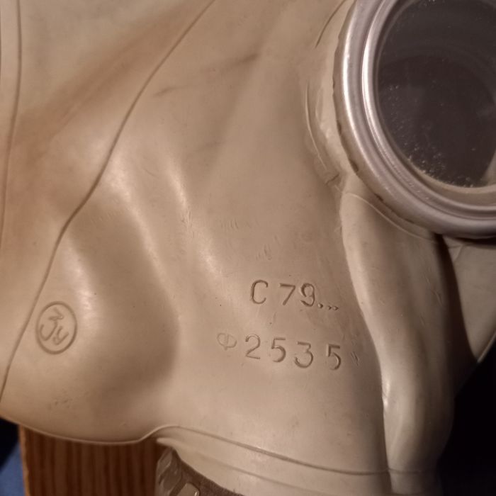 Противогазы советские, 2 комплекта