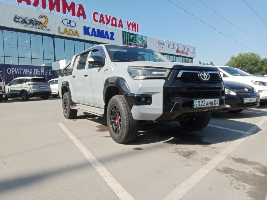 Тоиота хаилюкс 2016г. В.