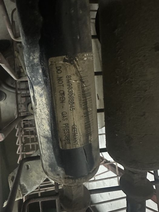 Bmw бмв Е90 Е91 газови оригинални задни амортесьори