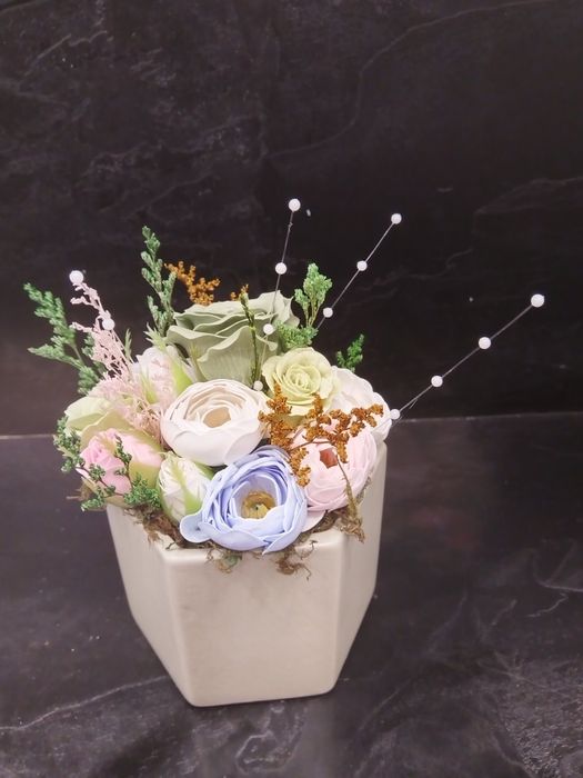 Ръчно изработени детайли от сапунени цветя за вас и вашия празник