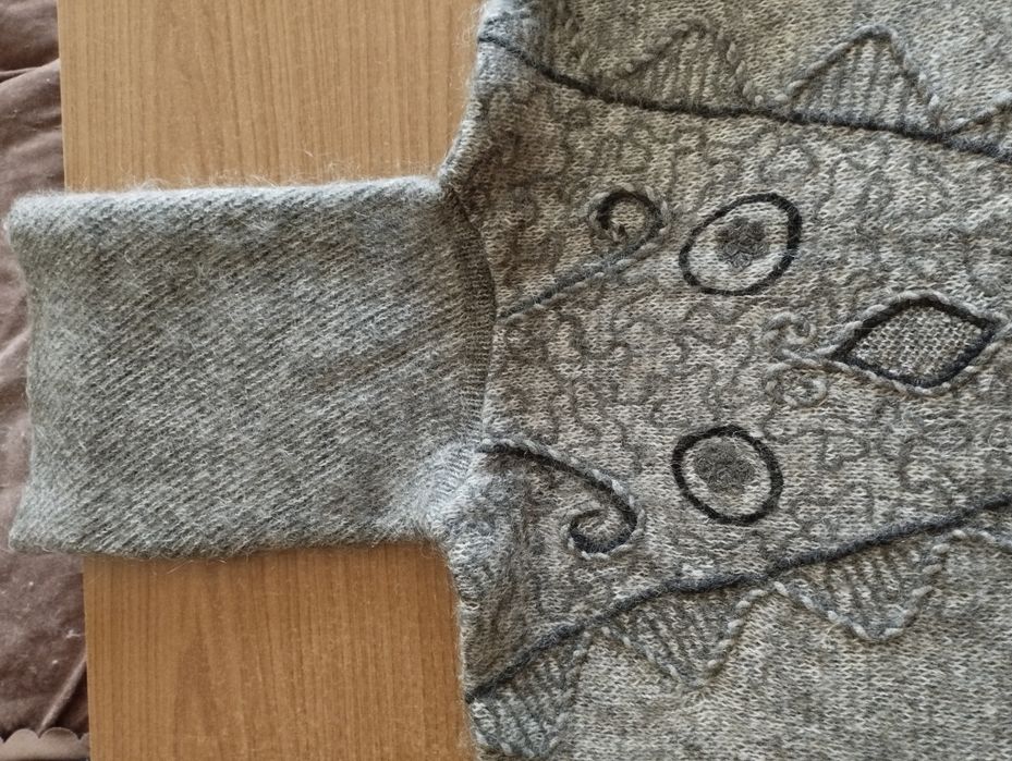 Вълнени плетени жилетки и пуловери. НОВИ