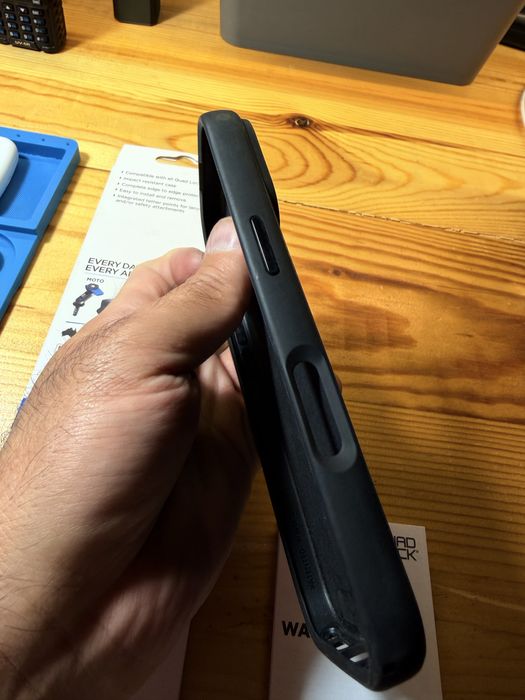 Продам чехол Iphone 16 Pro под мото крепление Quad Lock оригинал