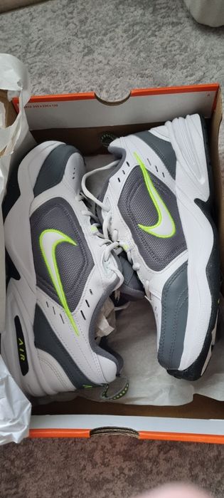 Продам кросы Nike Air Monarkh 2023