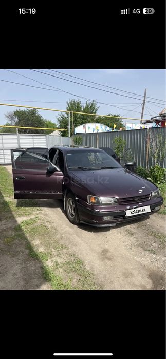 Продажа карина е 1993 года 1.6