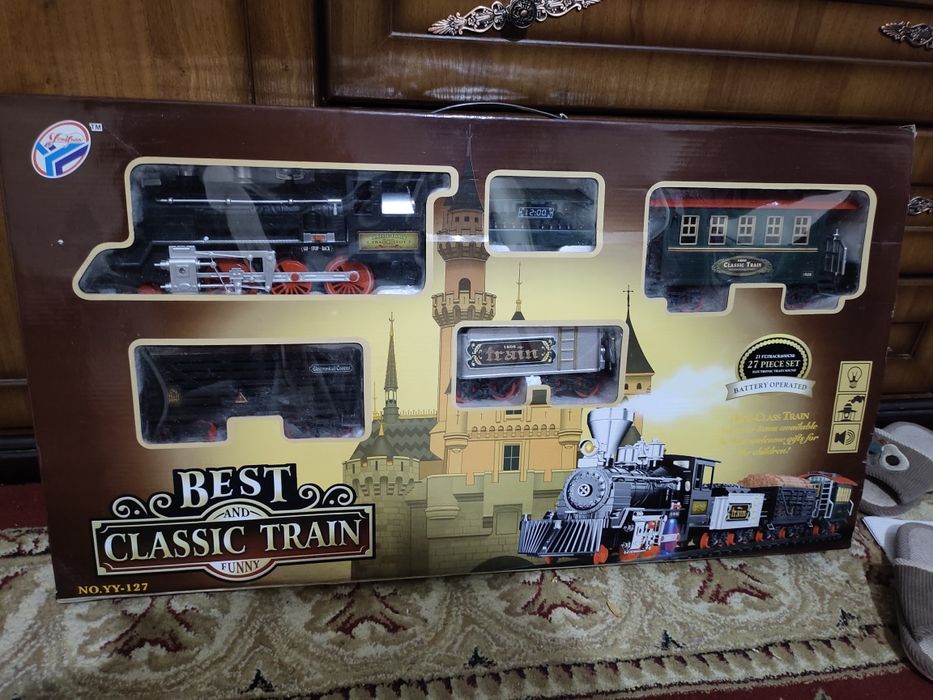 Поезд большой новый в отличном состояние