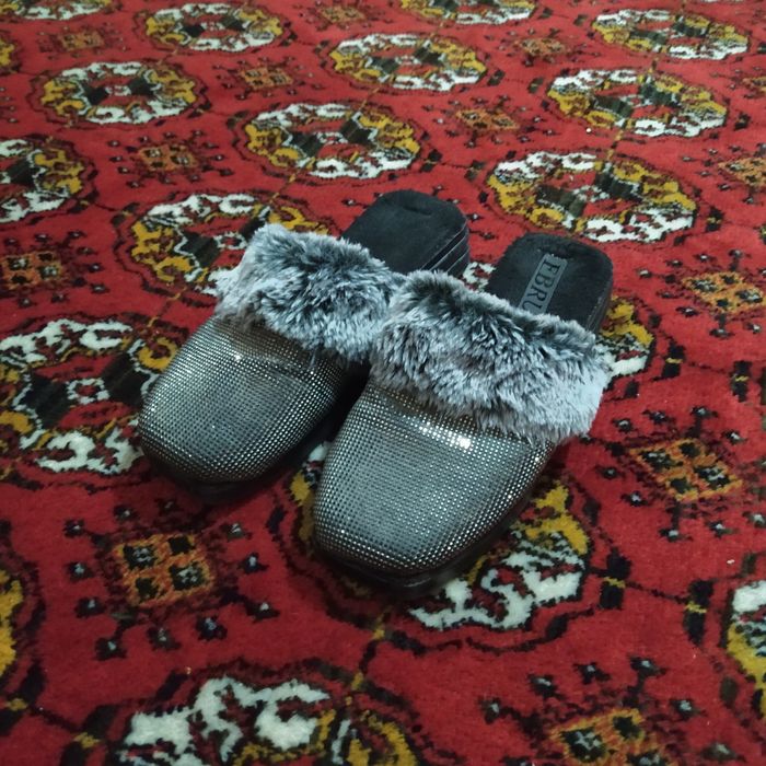 25 000 so'mlik Oyoq kiyimlar