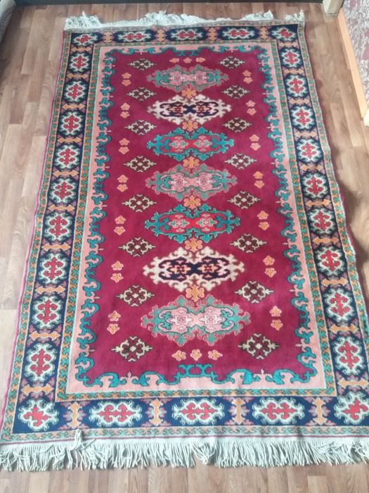 Продам красивый качественный  ковер