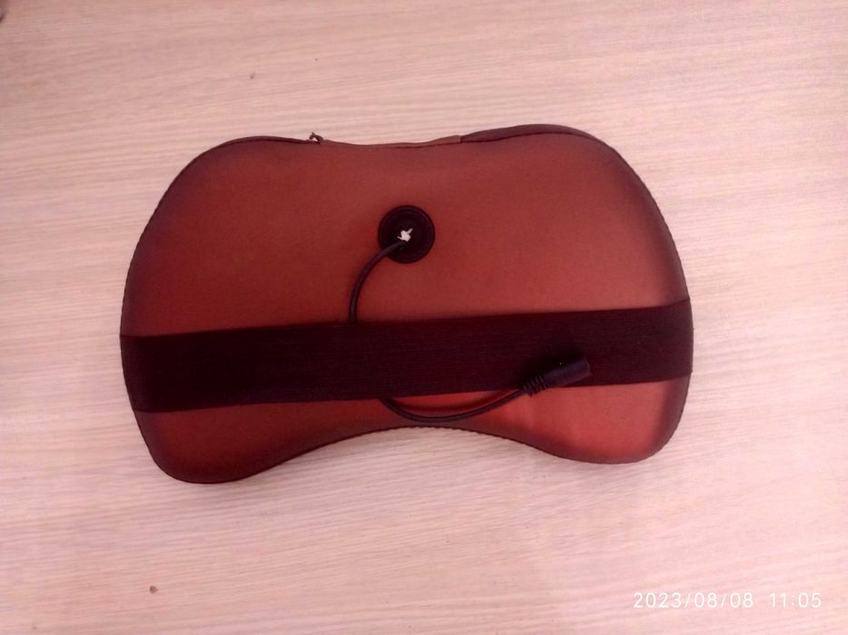 Universal bo'yin massajeri (massaj yostig'i)