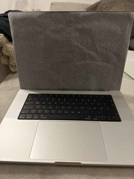 Macbook Pro 16’ -  M5 Pro, 48gb, nano texture display