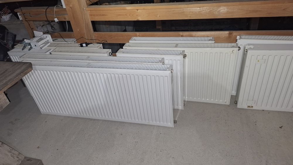 Vând calorifere otel