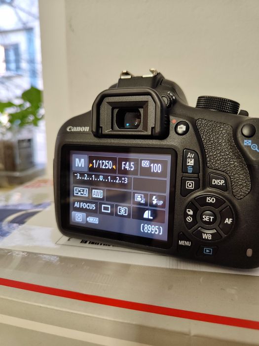 Vând aparat foto Canon Eos 1200D nou