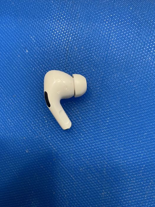 Правое ухо airpods pro