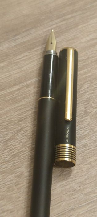 Stilou Aurora Marco Polo penita și elemente aurite