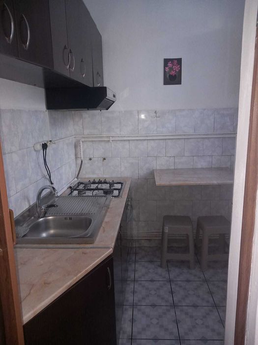 Închiriez garsoniera