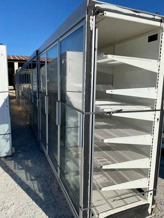 Хладилна витрина с вратички