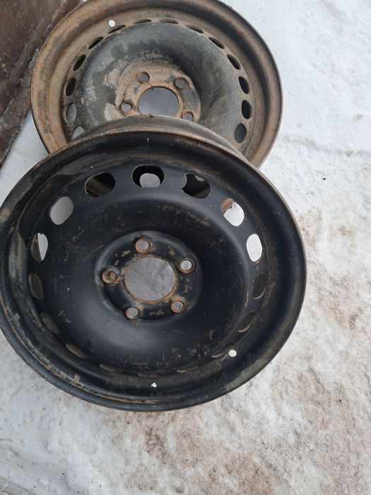 Подам диски железные диаметр 15 ,пятидырые.2шт.