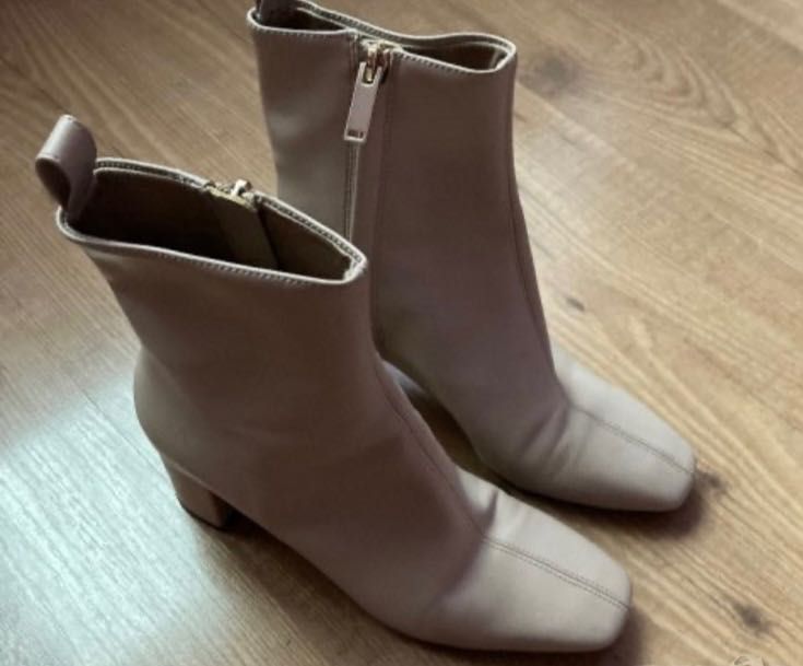 Дамски боти  на ток