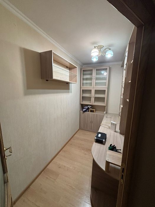 Шкафы, полки для компьютера.