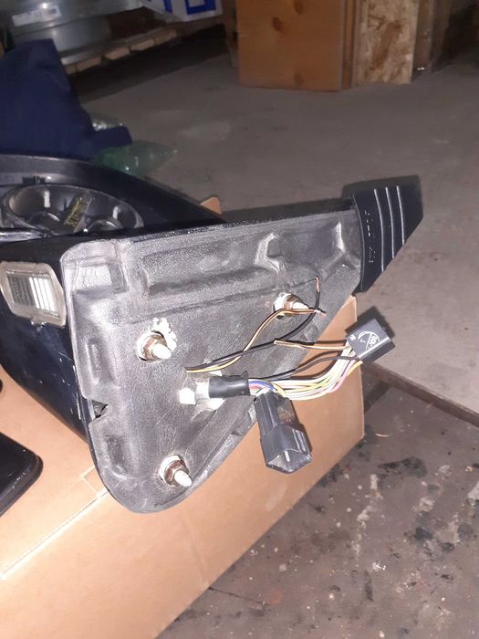 Левое зеркало Cadillac Escalade 2