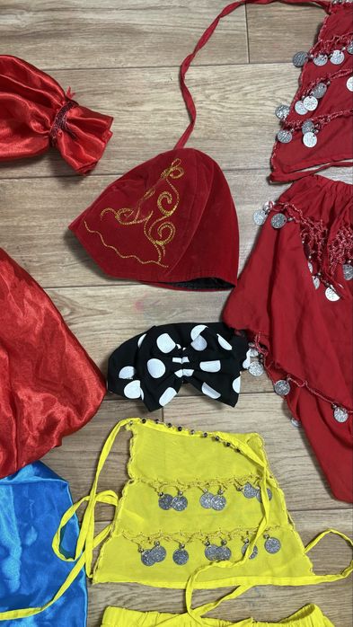 Продам пакет с костюмами для девочки