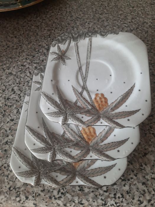 Блюдца. стаканы тонкие.  рюмки.и
